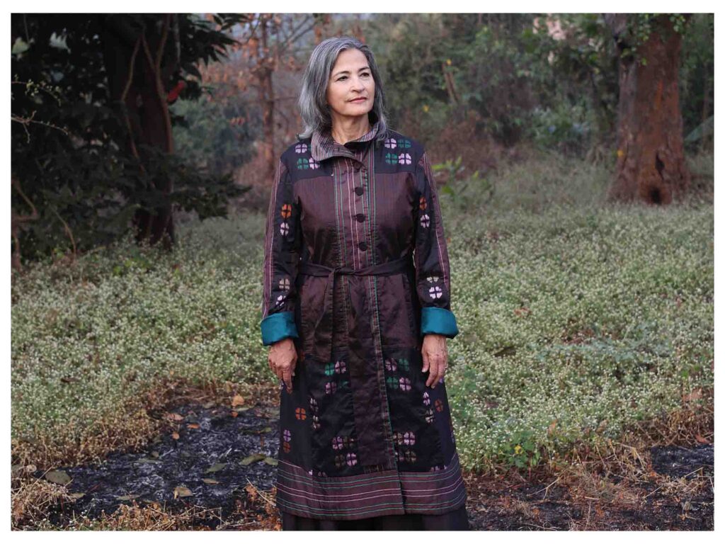 Pipli Bandha Overcoat
Bandha silk in Boito’s signature palette, with a back panel of Pipli triangles